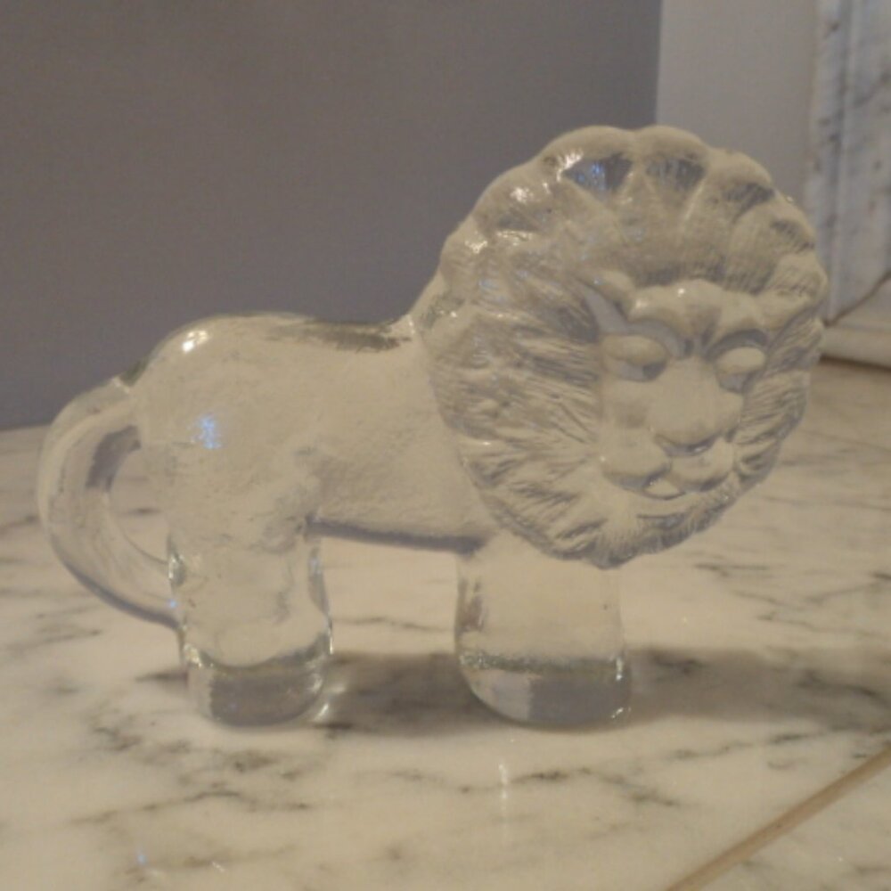 Kosta Boda art glass lion figurine